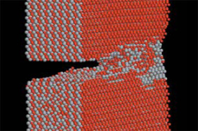 Atomic structure simulation of cracking period in a metallic material